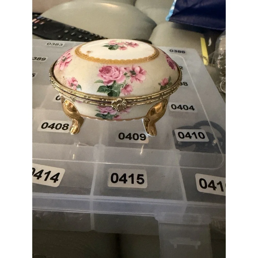 Trinket Pill Box Oval Shaped in Bone China from The Leonardo Collection